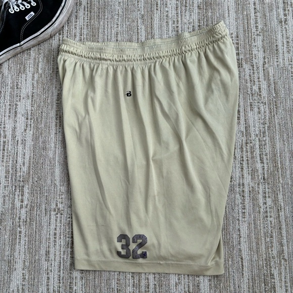 BADGER SPORT PRE-OWNED MENS YELLOW POLYESTER ATHLETIC PRACTICE SHORTS - MEDIUM - Picture 8 of 13